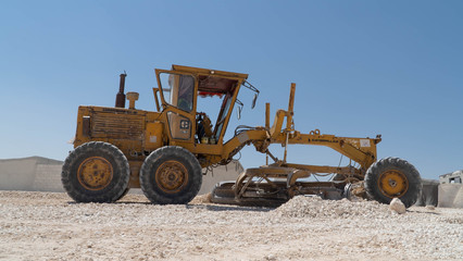 Mechanism to operate