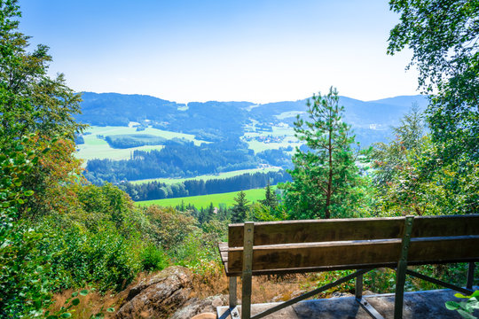 Wanderung auf dem Rattenberger H&ouml;henweg im Bayerischen Wald. Deutschland.