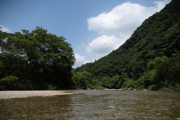 Fototapeta na wymiar 川あそびのある風景
