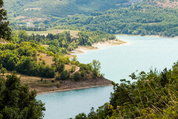 Fototapeta na wymiar Lago di Fiastra nella regione Marche in Italia
