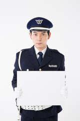 メッセージボードを持つガードマン