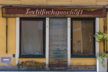 Fototapeta na wymiar Altes Geschäft in Ottenstein an der Donau