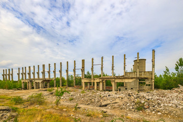Obraz premium Building of an industrial complex in degradation