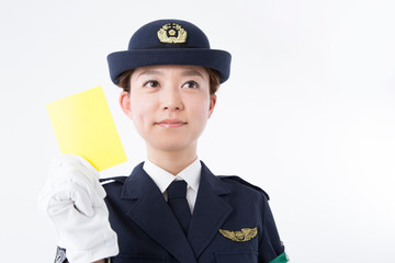 取り締まる女性警察官