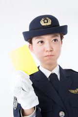 取り締まる女性警察官