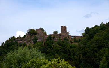 Fototapeta na wymiar ruines du château de Lutzelbourg en Moselle
