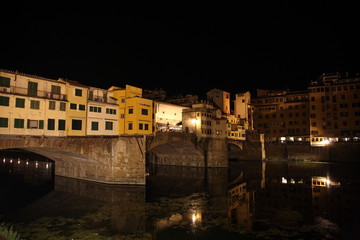 Fototapeta premium View of Ponte Vecchio bridge at night in Florence, Tuscany, Italy