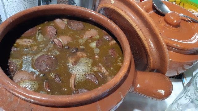 Feijoada Ia Brasileira com toucinho e lingui&ccedil;a calabresa
