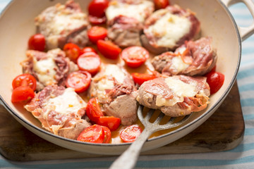 Pork tenderloins with parma ham, mozzarella and tomatoes