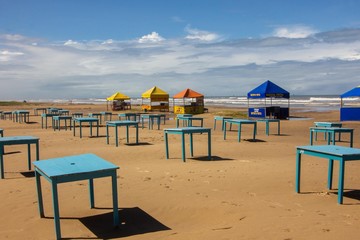 beach chairs and umbrellas in Aruana, Aracaju - obrazy, fototapety, plakaty