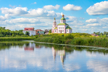 Fototapeta na wymiar Il'inskaya church on the bank of the river Kamenka in Suzdal, Russia. Summer view