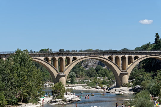 Le pont du Gardon &agrave; Collias dans le Gard - France