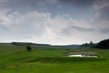 Obraz premium Gloomy summer day before the rain