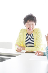 Naklejka premium 会話する女子大学生