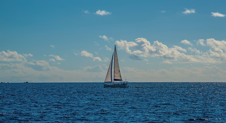 Obraz premium Sailing past the islands of the main island of Tortola