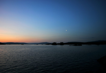 Fototapeta premium sunset at the lake in Karelia