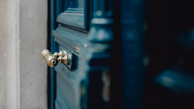 Porte d'entr&eacute;e bleue