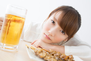 ビールで酔う女性