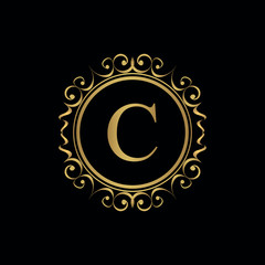Naklejka premium Golden letter C template logo Luxury letter with crown. Monogram alphabet . Beautiful royal initials letter. 
