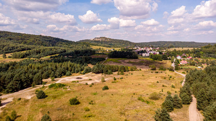 Jura Krakowsko-Częstochowska, widok z lotu ptaka na Górę Zborów w Podlesicach © Franciszek