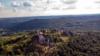 Góra Zborów (Berkowa Góra) – skaliste wzgórze w obrębie wsi Podlesice w województwie śląskim, w powiecie zawierciańskim, w gminie Kroczyce. Z lotu ptaka © Franciszek