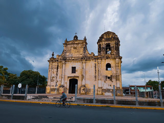 Fototapeta premium Iglesia de San Juan Bautista en León, Nicaragua.