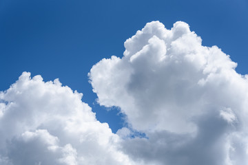 Naklejka na ściany i meble Cumulus cloud against a blue sky on a clear sunny day 