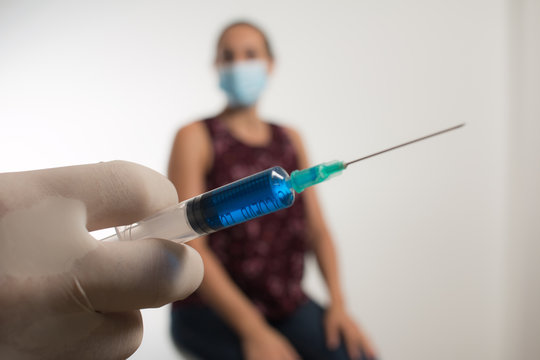 vacuna inyecci&oacute;n roja o azul para mujer