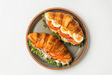 クロワッサンのサンドウィッチ　Croissant ham sandwich with cheese