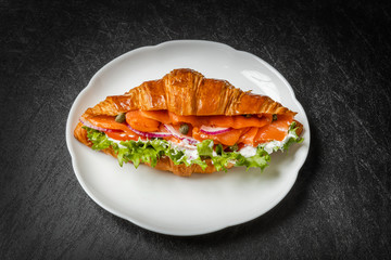 クロワッサンのサンドウィッチ　Croissant ham sandwich with cheese