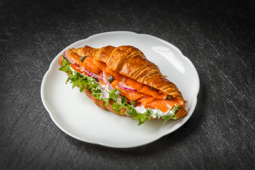 クロワッサンのサンドウィッチ　Croissant ham sandwich with cheese