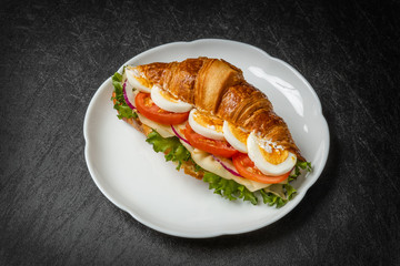 クロワッサンのサンドウィッチ　Croissant ham sandwich with cheese