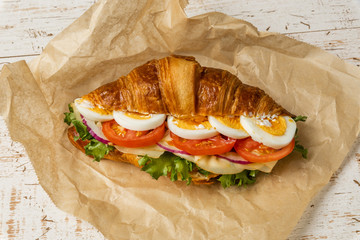 クロワッサンのサンドウィッチ　Croissant ham sandwich with cheese