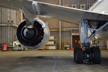 ボーイング787エンジンと車輪