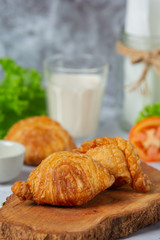 Stuffed chicken curry puffs on the table fall beautifully.