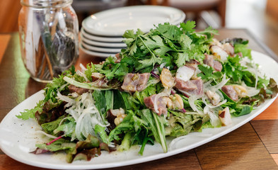 野菜たっぷりのサラダ