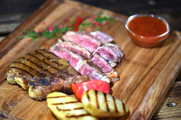 food, meat, meal, grilled, plate, dinner, steak, beef, dish, delicious, grill, gourmet,  cuisine, cooked, chicken, fish, roasted, tasty, lunch, fried, bread, barbecue, healthy, duck