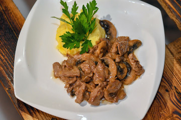 food, meat, meal, chicken, dinner, dish, plate, cuisine, fried, delicious,  restaurant, sauce, gourmet, lunch, salad, vegetable, white, tasty, green, parsley, thai, isolated, healthy, fish