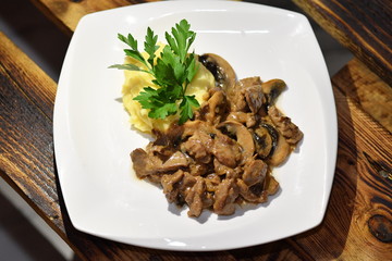 food, meat, meal, chicken, dinner, dish, plate, cuisine, fried, delicious,  restaurant, sauce, gourmet, lunch, salad, vegetable, white, tasty, green, parsley, thai, isolated, healthy, fish