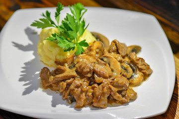food, meat, meal, chicken, dinner, dish, plate, cuisine, fried, delicious,  restaurant, sauce, gourmet, lunch, salad, vegetable, white, tasty, green, parsley, thai, isolated, healthy, fish