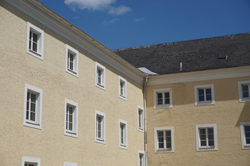 Haus, Steyr, Fenster, Stockwerk, Gitter, Fensterkreuz, Dach, Giebeldach, Eingang, Tor, historisch,...