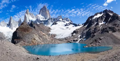 Zelfklevend Fotobehang Cerro Chaltén SANTA CRUZ, ARGENTINA - CIRCA FEBRUARY 2020 - Tourists flock to the lake near the famous Fitz Roy and Cerro Torre in Patagonia