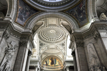 Fototapeta na wymiar PANTHEON, PARIS, FRANCE - JULY 17, 2010: A view from inside the Pantheon.