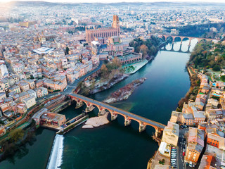 Obraz premium Panoramic aerial view of French city of Albi, Cathedral Basilica of Saint Cecilia and bridges over river Tarn