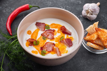 Cream soup, cauliflower with bacon, with croutons. dill, cherry tomatoes, garlic and red hot pepper