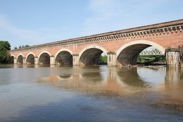 Fototapeta na wymiar Pont canal Cacor à Moissac