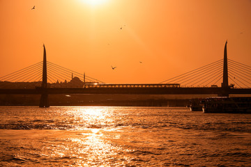 Obraz premium Golden Horn Bridge with the Yavuz Selim Mosque on the background at sunset. Istanbul. Turkey