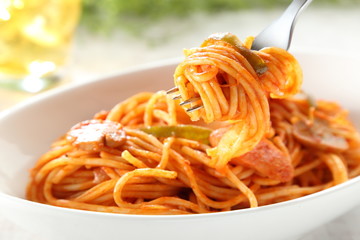 ナポリタンを食べる