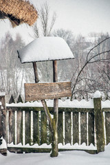 Znak zasypany śniegiem © arnoldes