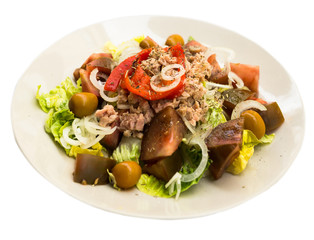 mediterranean vegetable salad with tuna